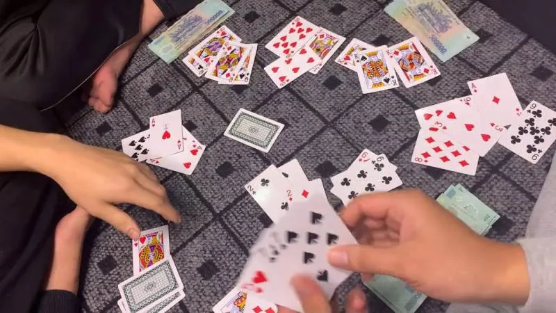 Mẹo Đánh Phỏm Từ Cao Thủ Giúp Bạn Chơi Như Chuyên Gia 3 Quan sát kỹ từng lá bài đối thủ đánh ra