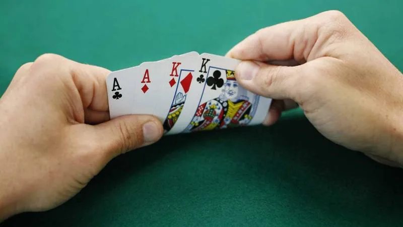 Luật Chơi Omaha Poker – Hướng Dẫn Chi Tiết Từ A Đến Z 4 Quy tắc bắt buộc trong việc sử dụng bài tẩy